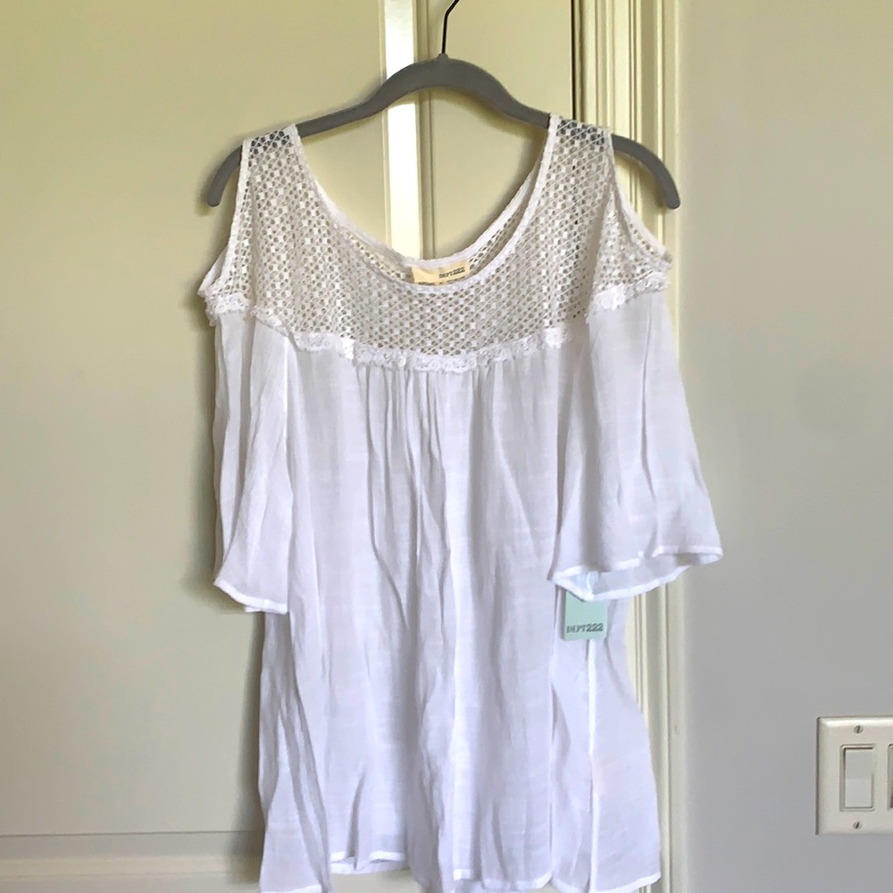 Bahama Breeze Cold shoulder top! PL